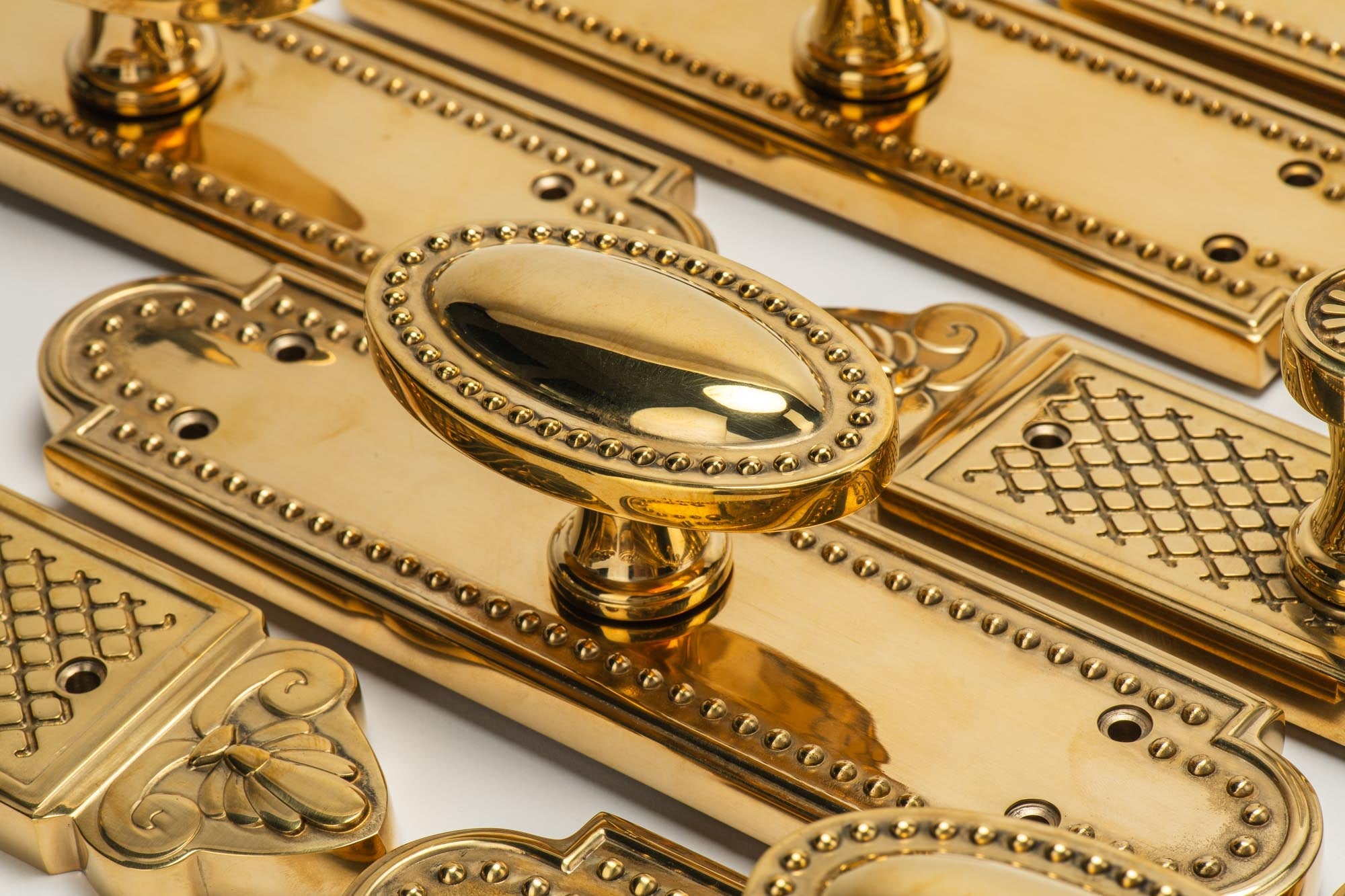 Brass vs Gold Cabinet Pulls: The Complete Design Guide for Modern Kitchens and Baths