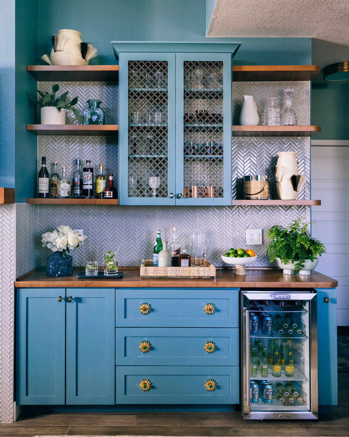 Holiday Cheers: Get in the spirit of hosting with home bar inspiration