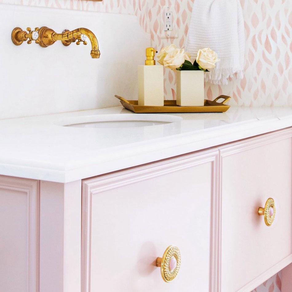 10 Rooms that make you want to go pink
