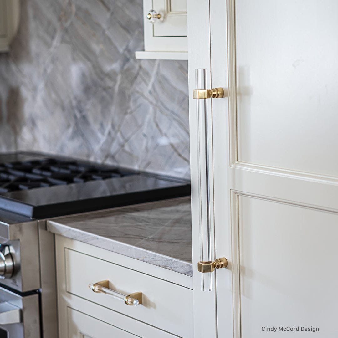 Cindy McCord Design uses the Middleton 18" Appliance Bar Pull as a refrigerator pull.