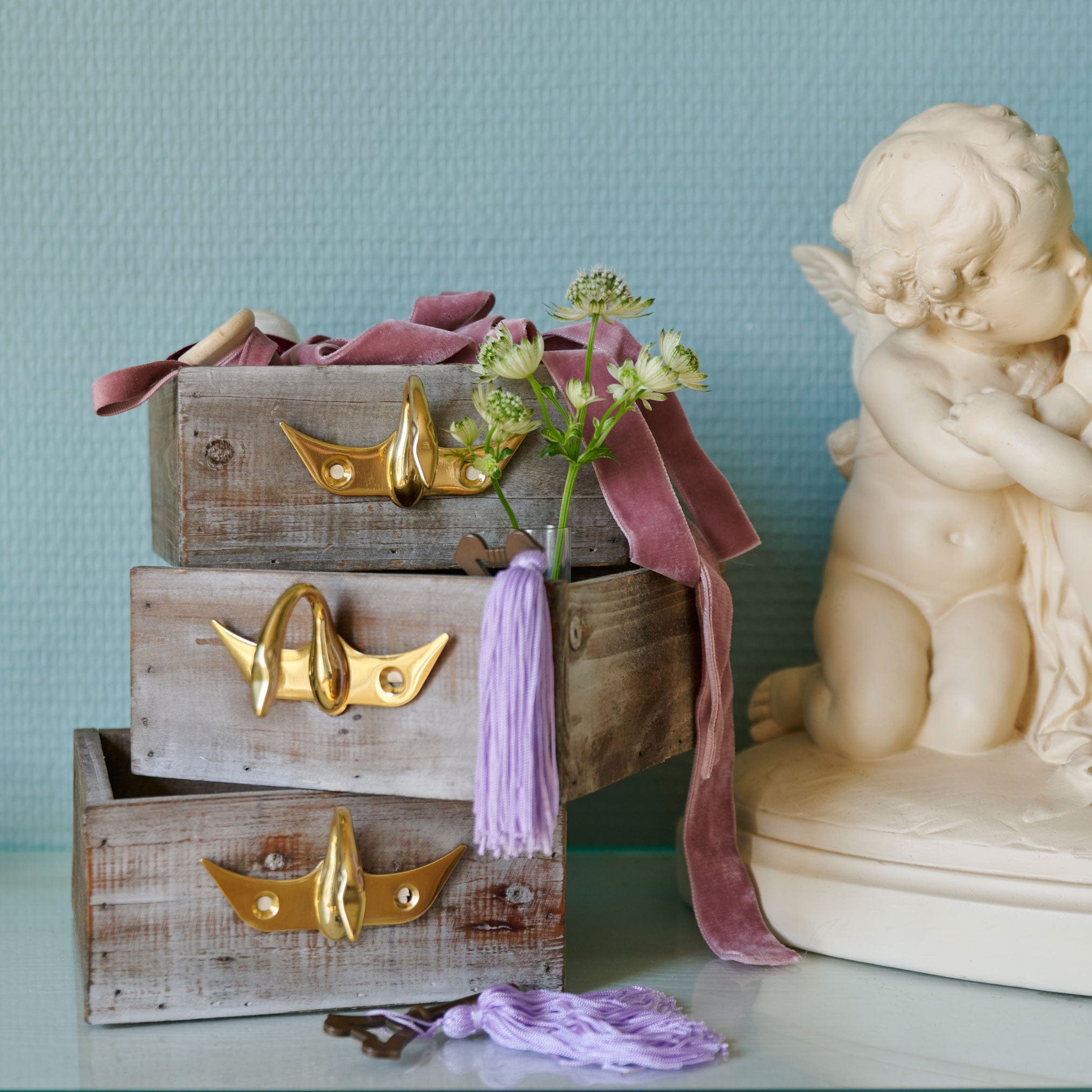 Georges Finger Pull - Unlacquered Brass