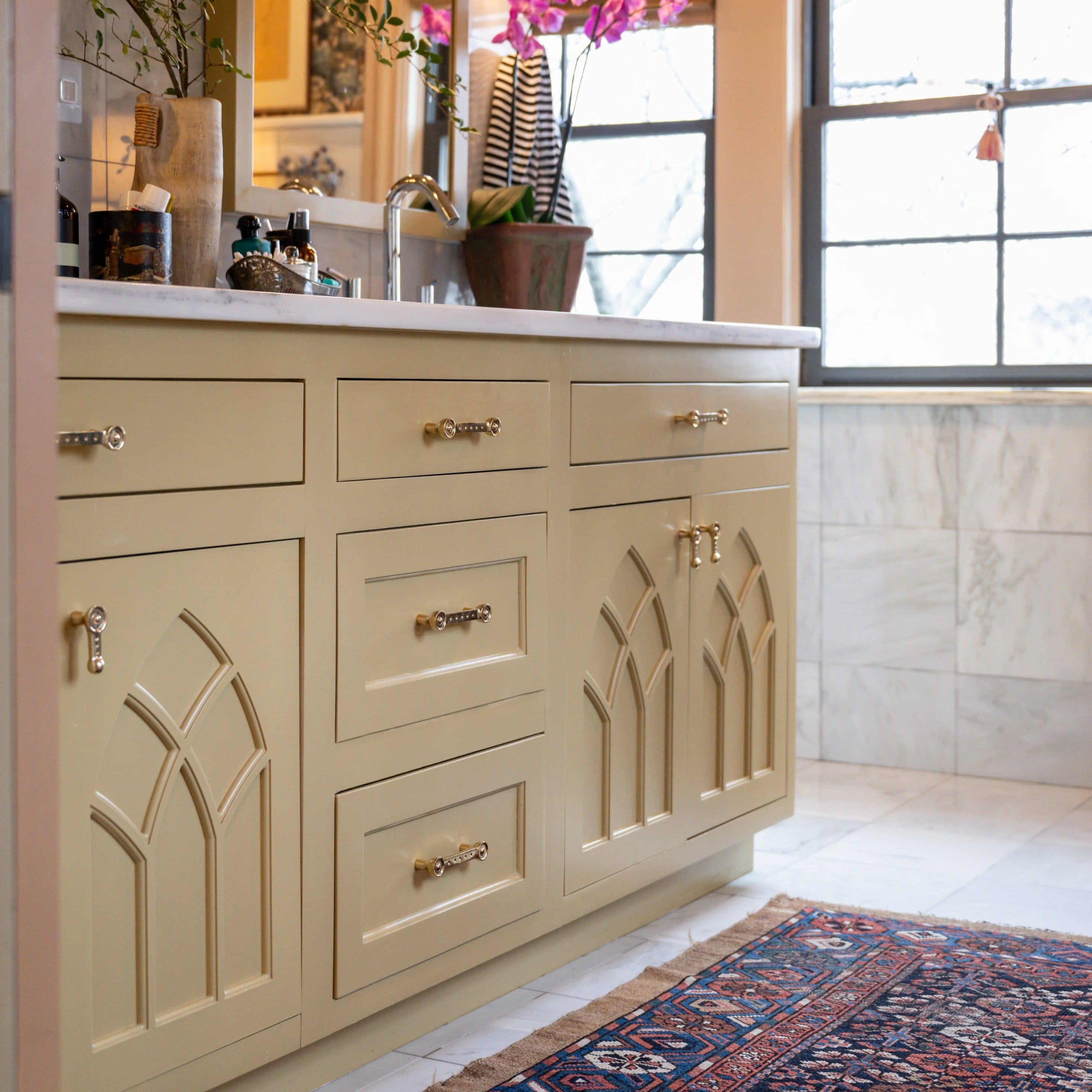 Amelia 2.50" Drop Pull - Unlacquered Brass