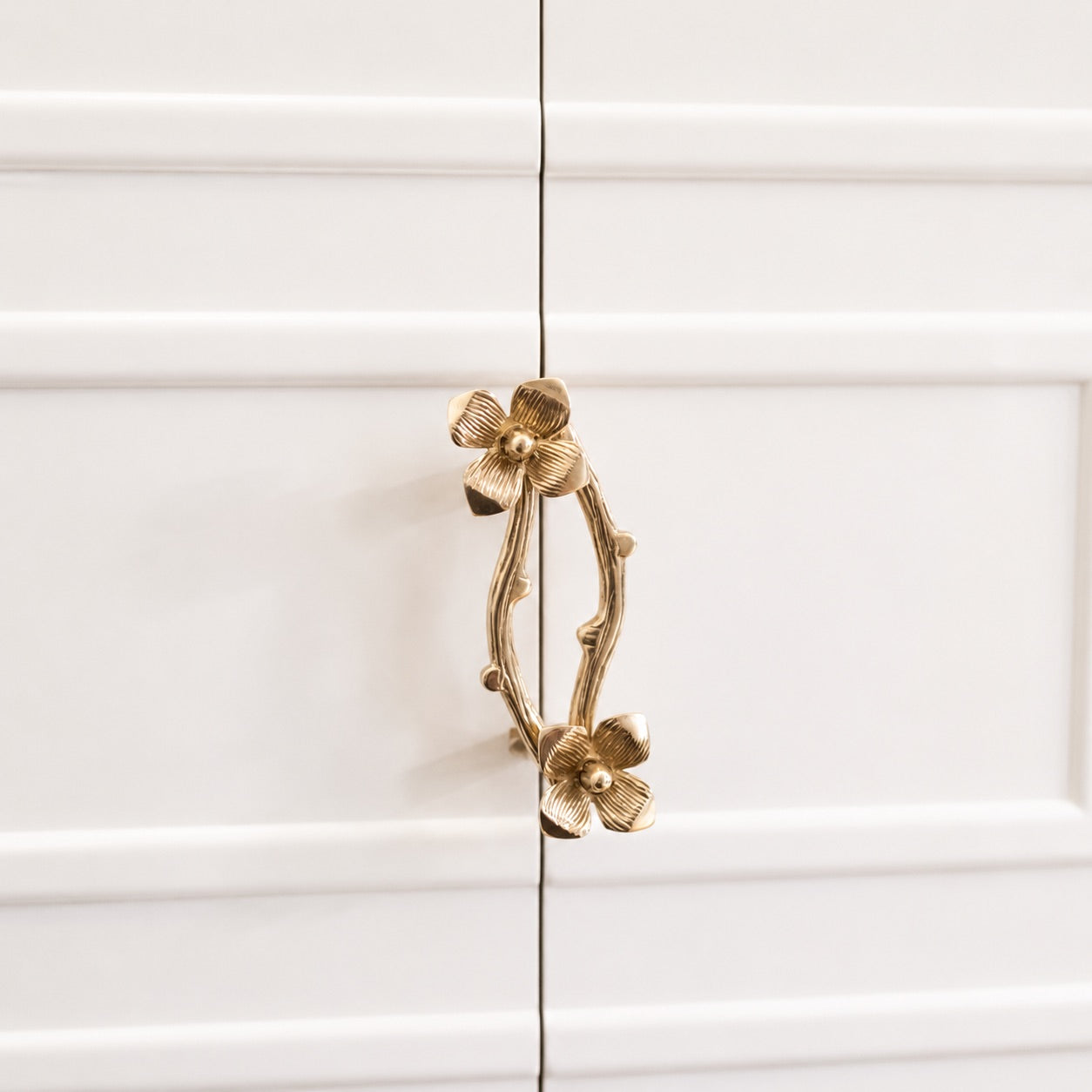 Dogwood Solid Pull (4" c-c) - Polished Brass