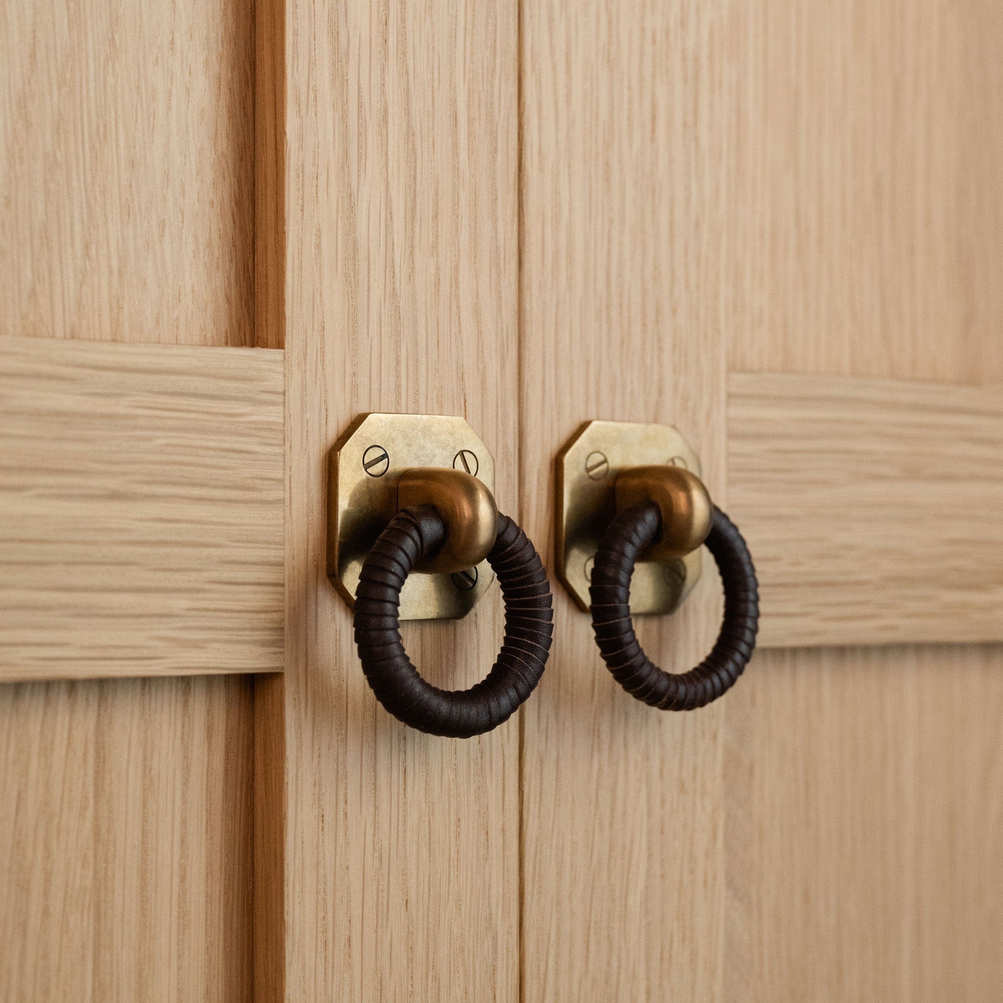 Santa Monica Leather 1.50" Ring Pull - Burnished Brass - Espresso