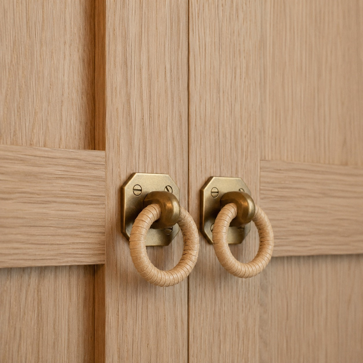 Santa Monica Leather 1.50" Ring Pull - Burnished Brass - Oatmeal