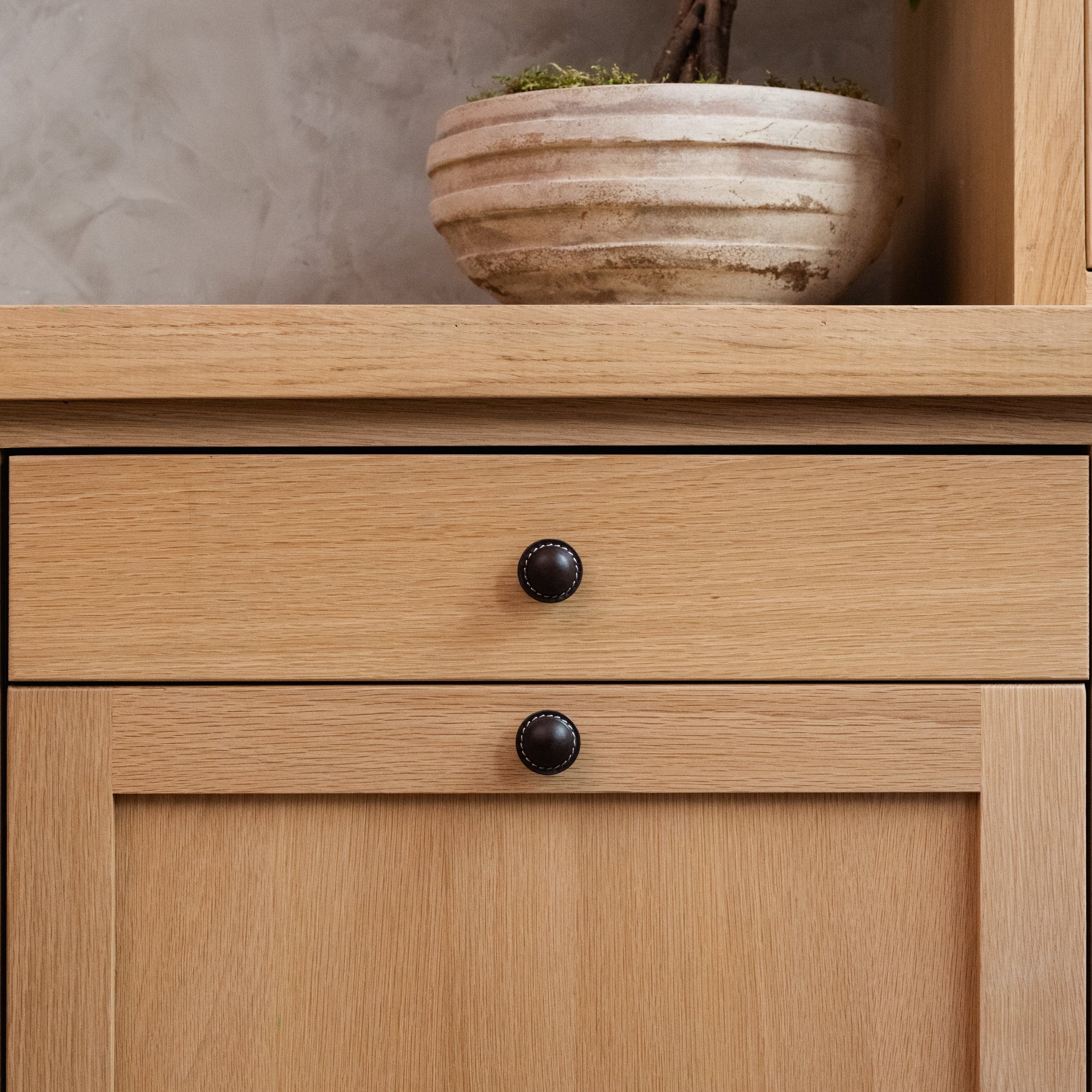 Santa Monica Leather 1.50" Knob - Burnished Brass - Espresso