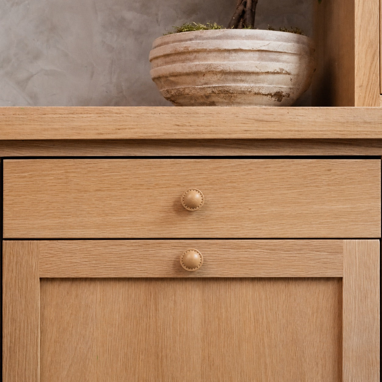 Santa Monica Leather 1.50" Knob - Burnished Brass - Oatmeal