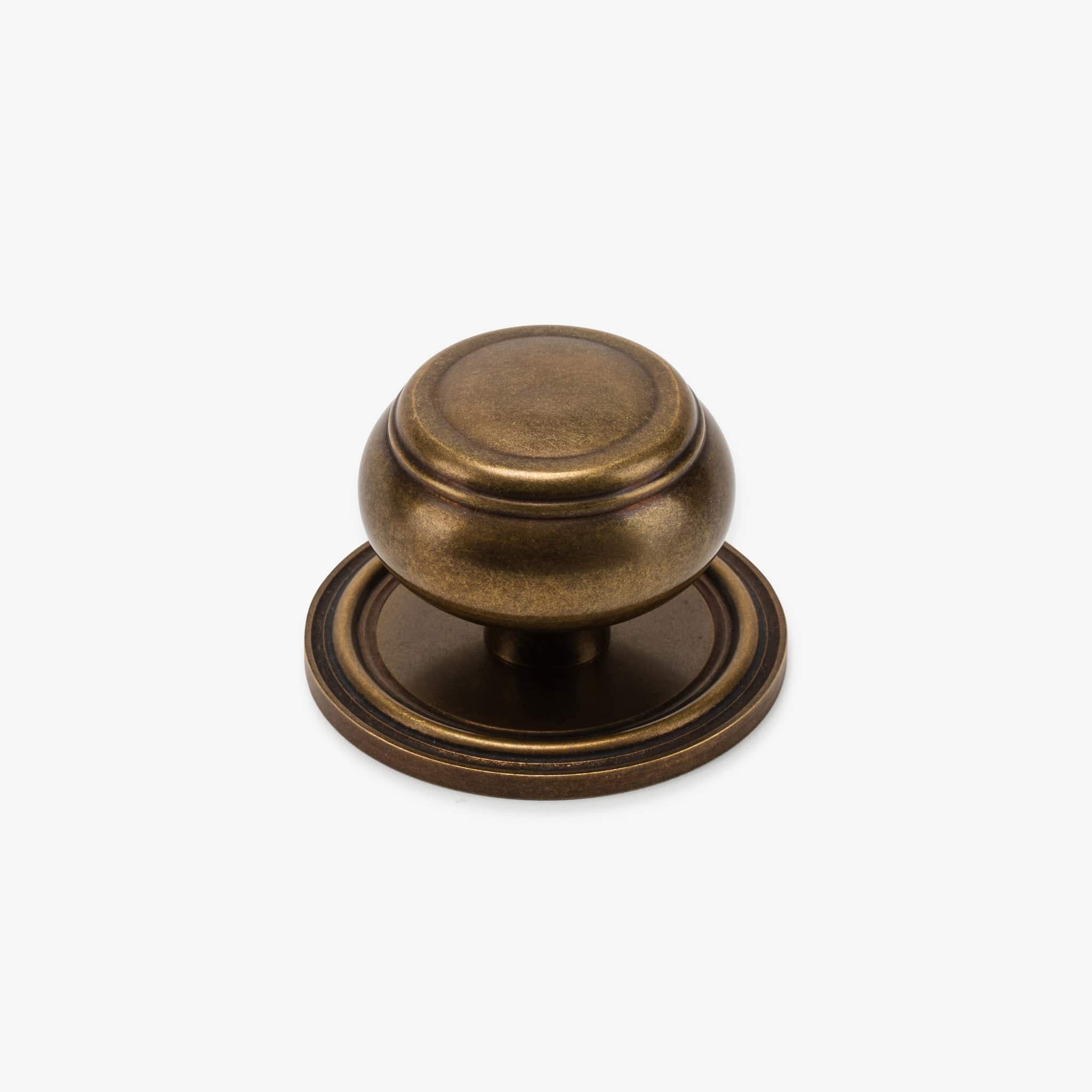Roanoke 1.75" Knob w/ Roanoke 2.25" Backplate