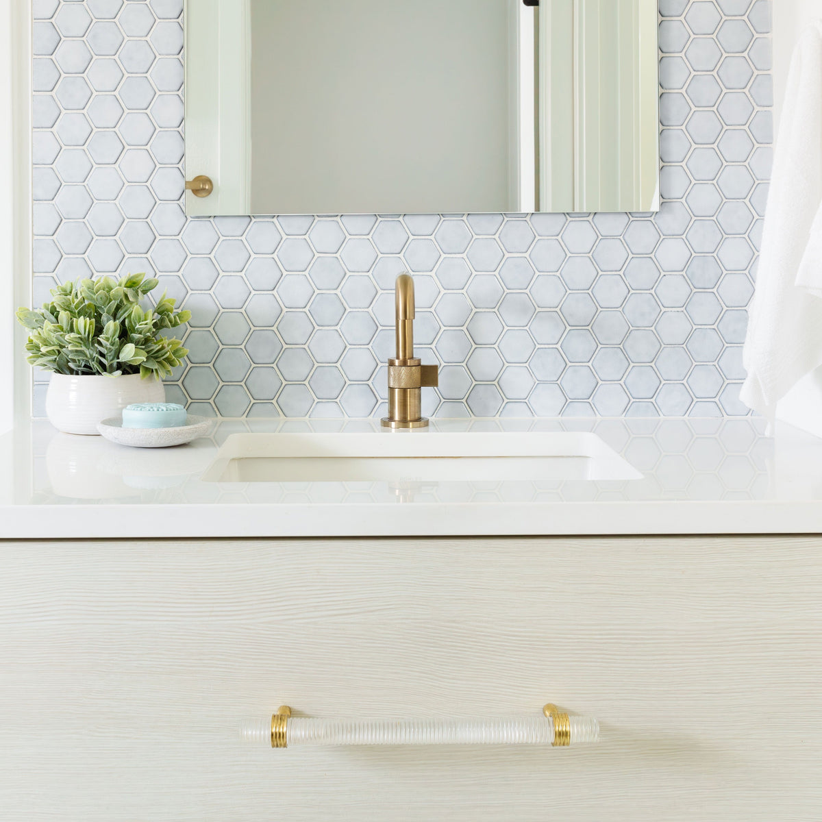 Allen Lucite Appliance Pull - Polished Brass