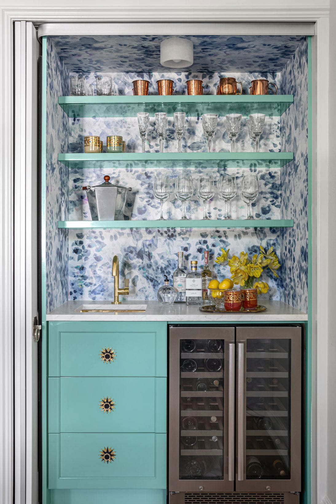 Interior by Annie Downing Interiors. Photography Cate Black. Annie used our Star Enamel Backplate in Navy and Scallop Enamel Knob in Navy