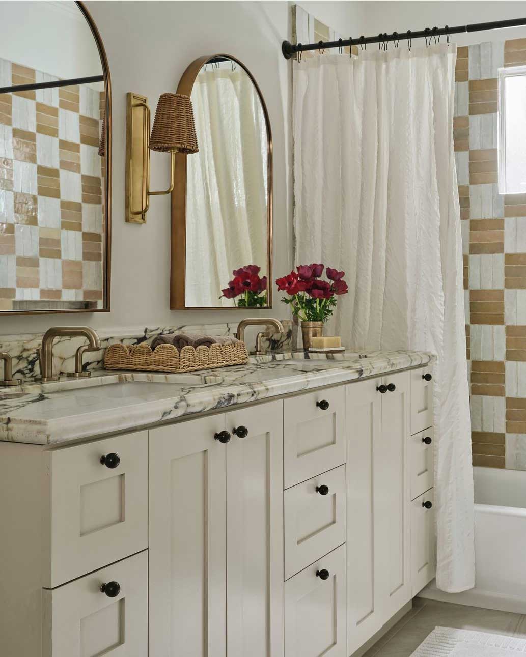 Interior by Avenue ID Designs. Photography by Madeline Tolle