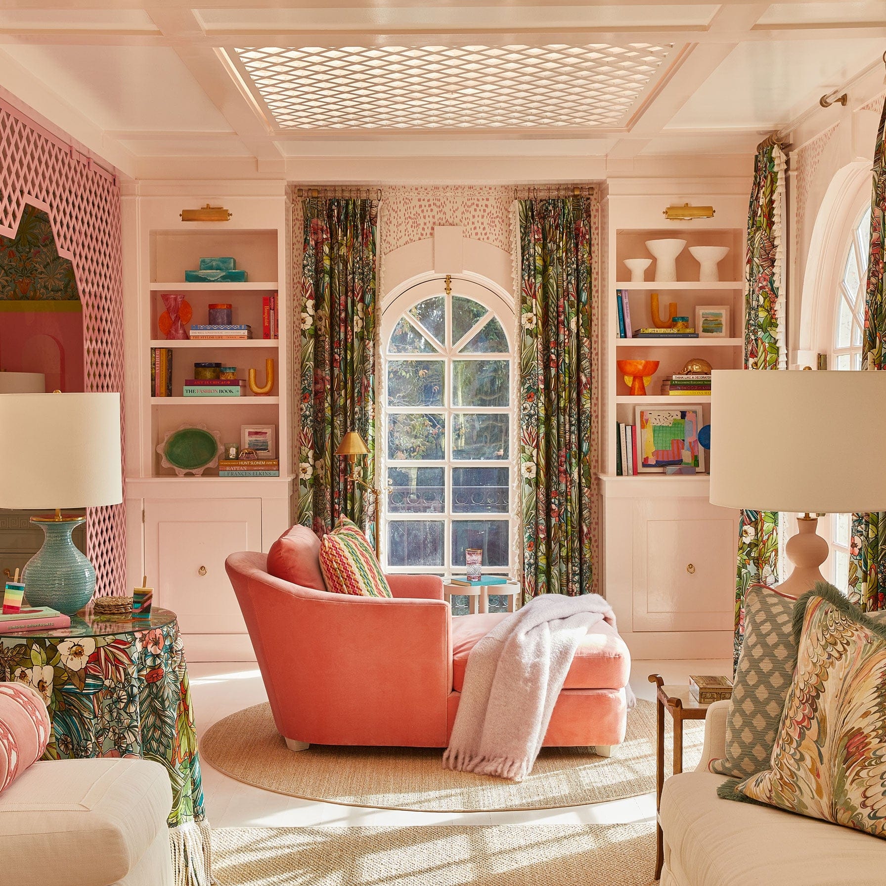This Vibrant Studio Apartment Takes Color to the Max at House Beautiful’s Whole Home Showhouse