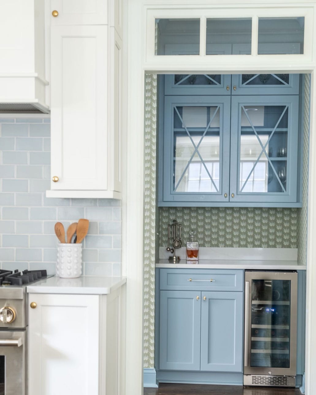Interior by Kate Figler Interiors. Kate used our Edgewood Pull and Edgewood Elliptical Knob
