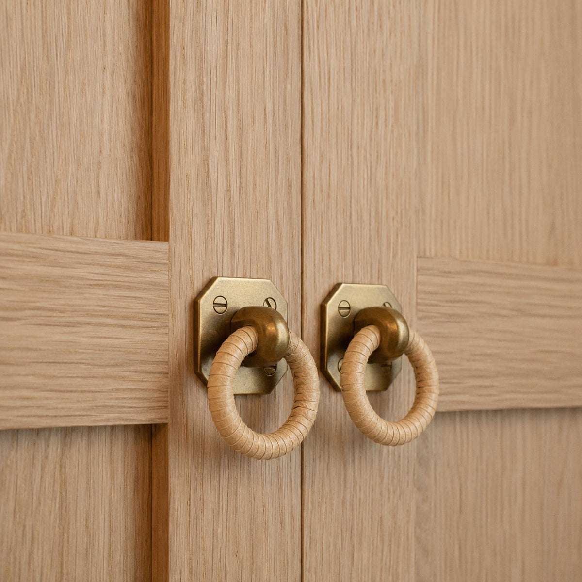 Santa Monica Leather 1.50" Ring Pull - Burnished Brass - Oatmeal