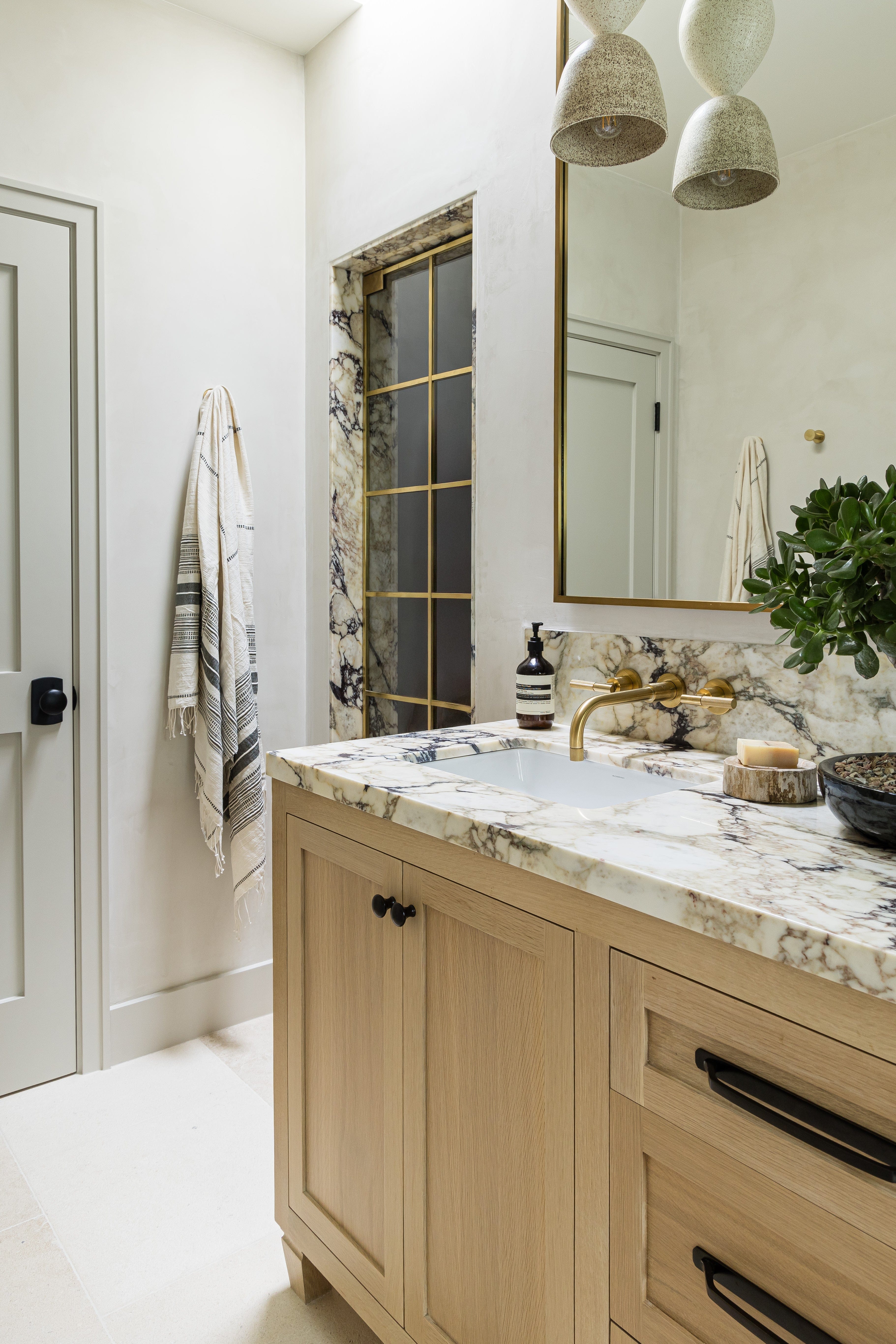 bathroom-hardware-guide