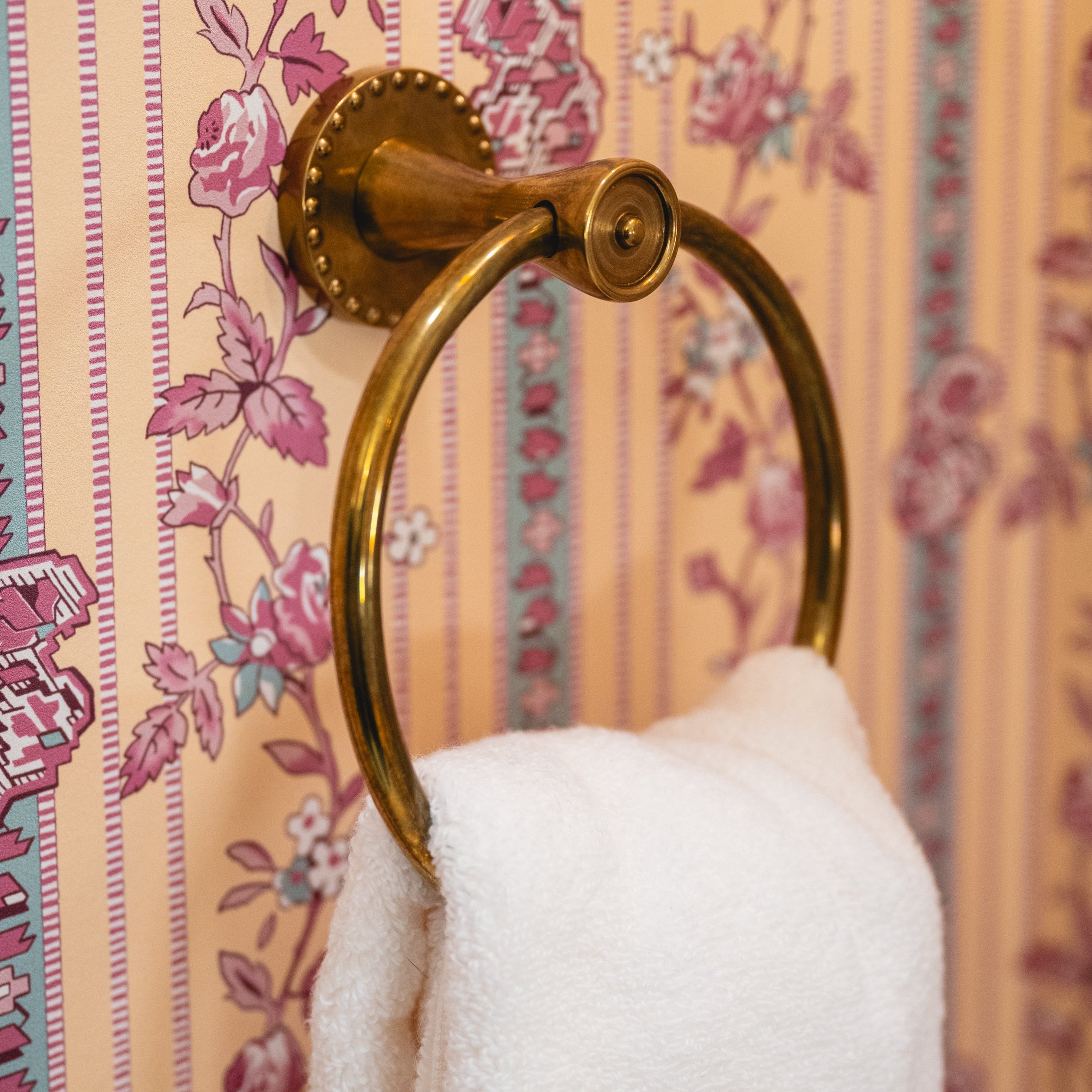 What are the latest trends in bathroom accessories?