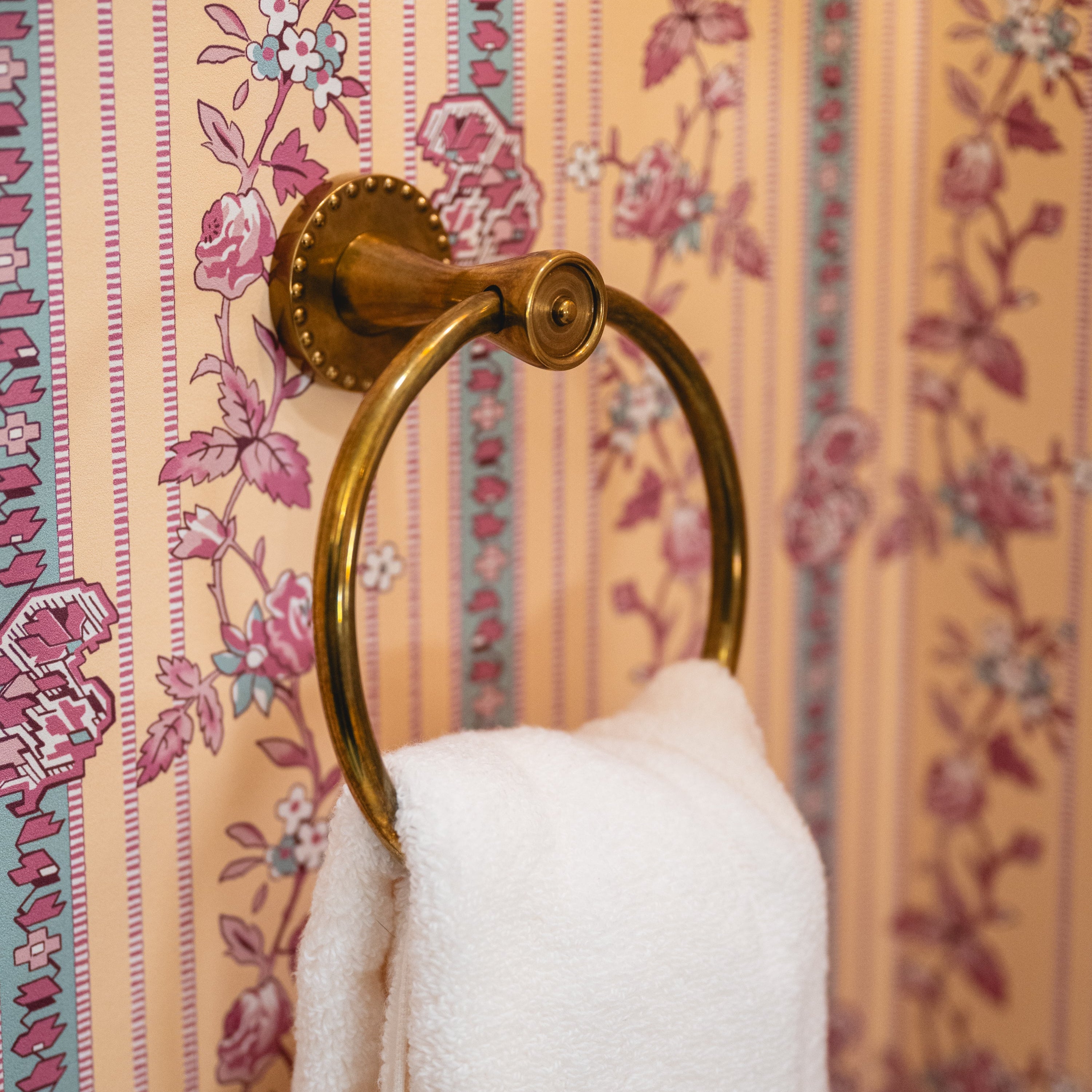 What are the latest trends in bathroom accessories?