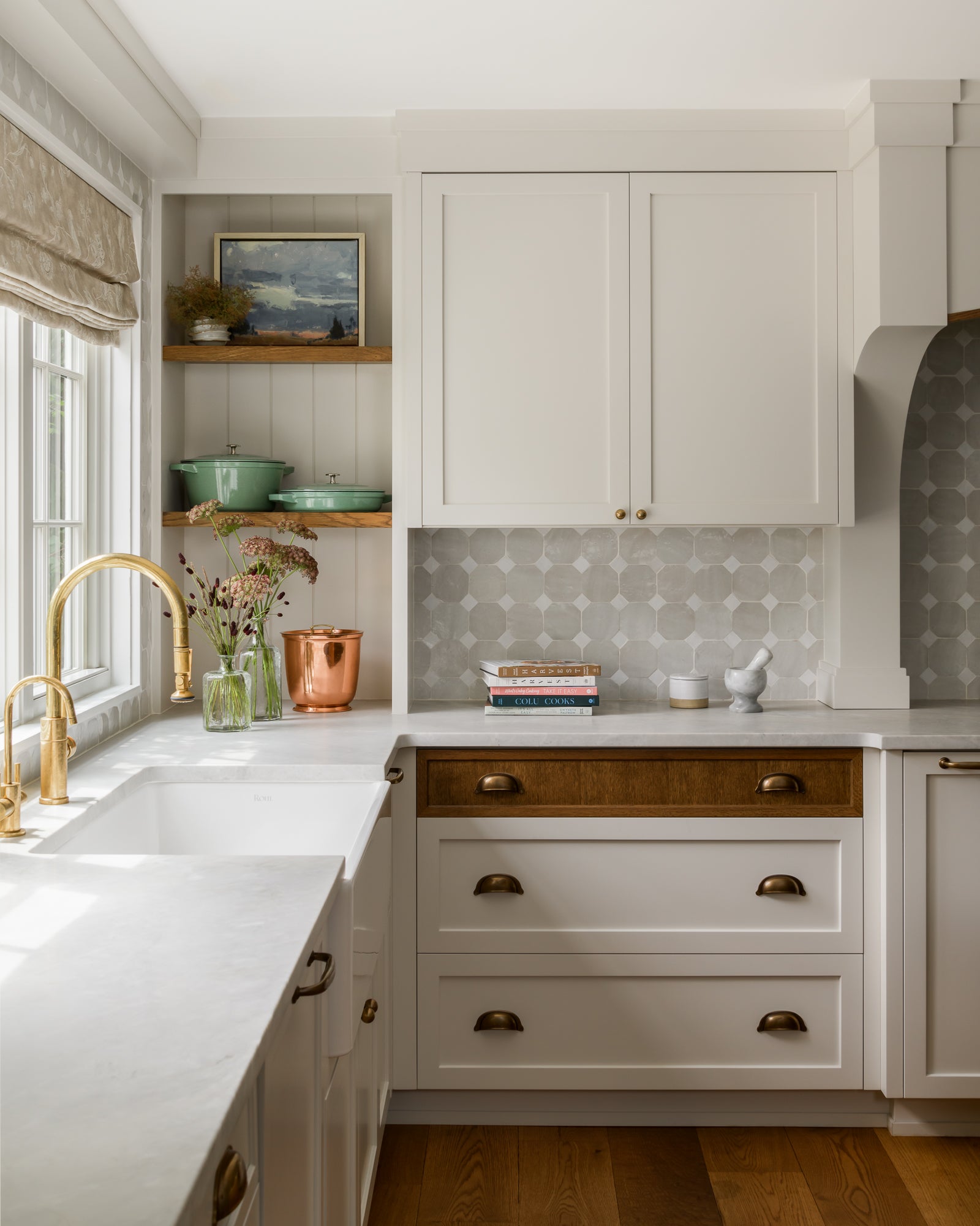 Knobs vs Pulls: A Designer’s Guide to Cabinet Hardware