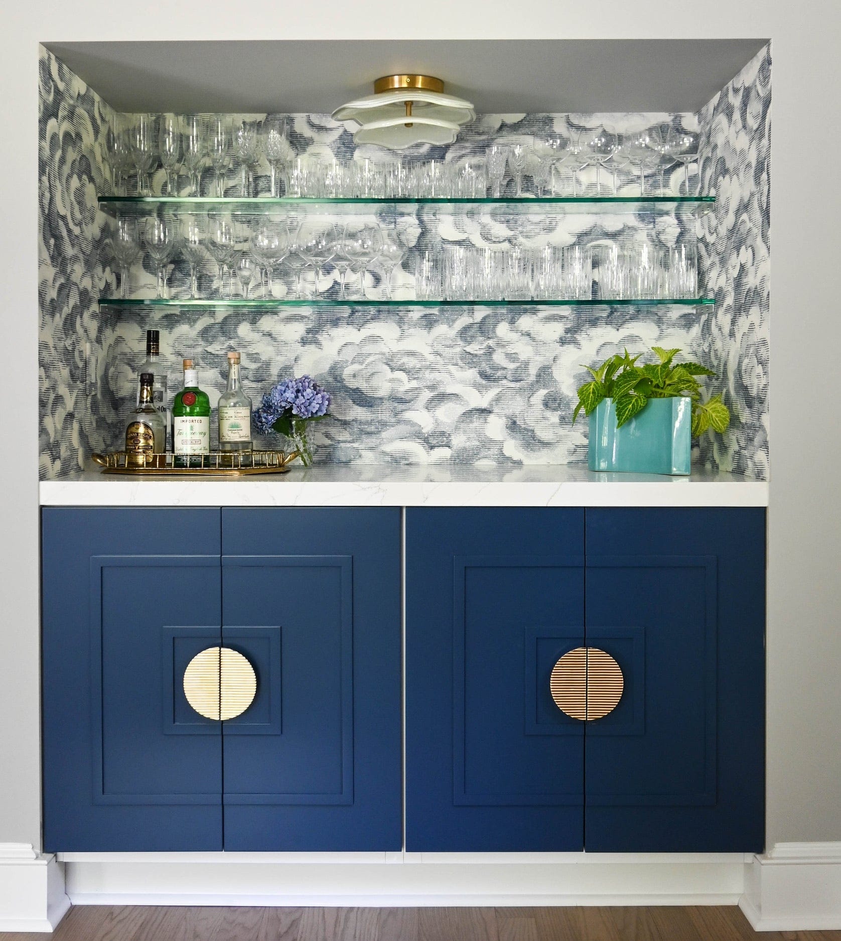 Interior by Kristina Phillips Interior Design. Kristina used our Allen Semi-Circle Set