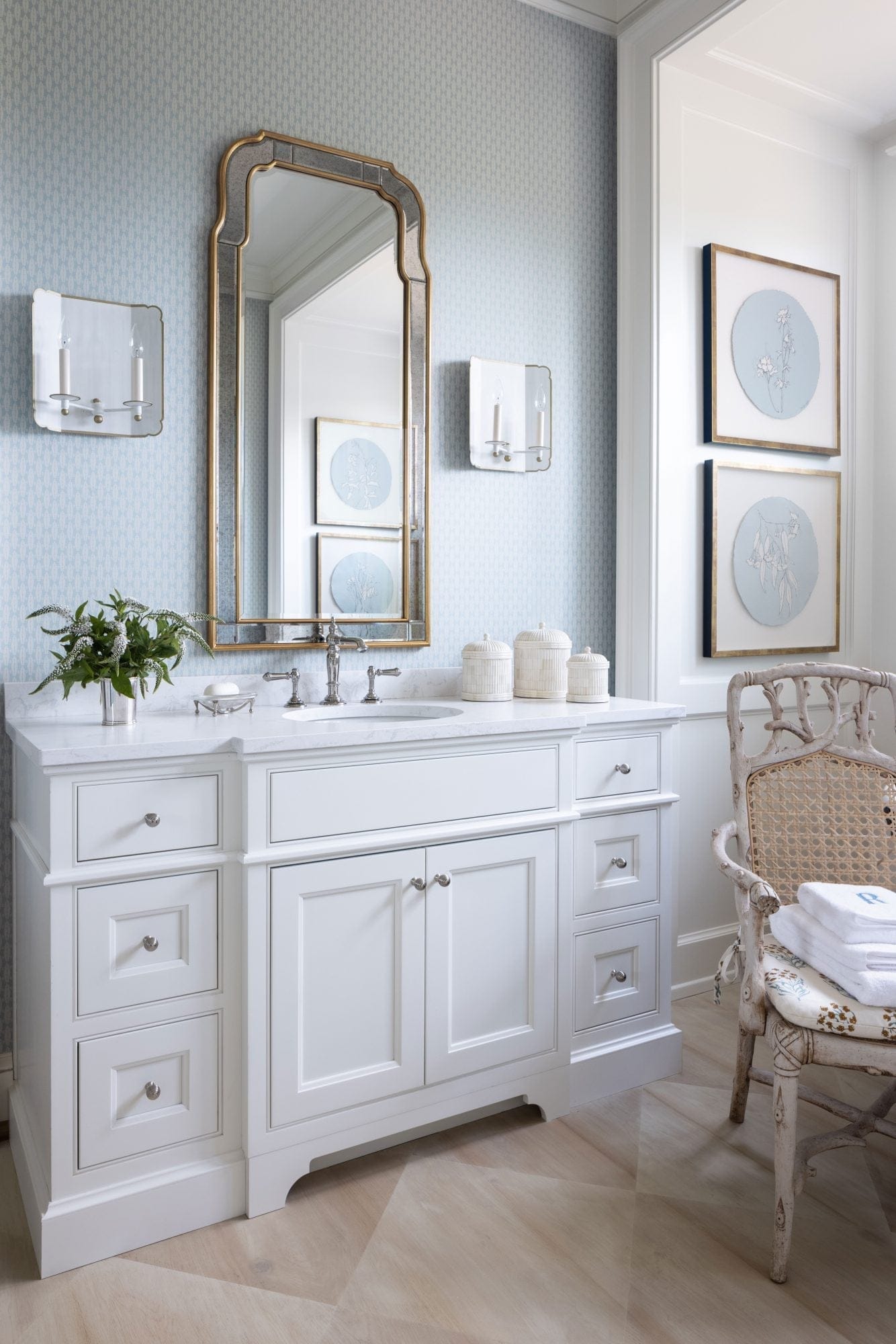 Designer Sarah Bartholomew uses the Washington Knob in Nickel