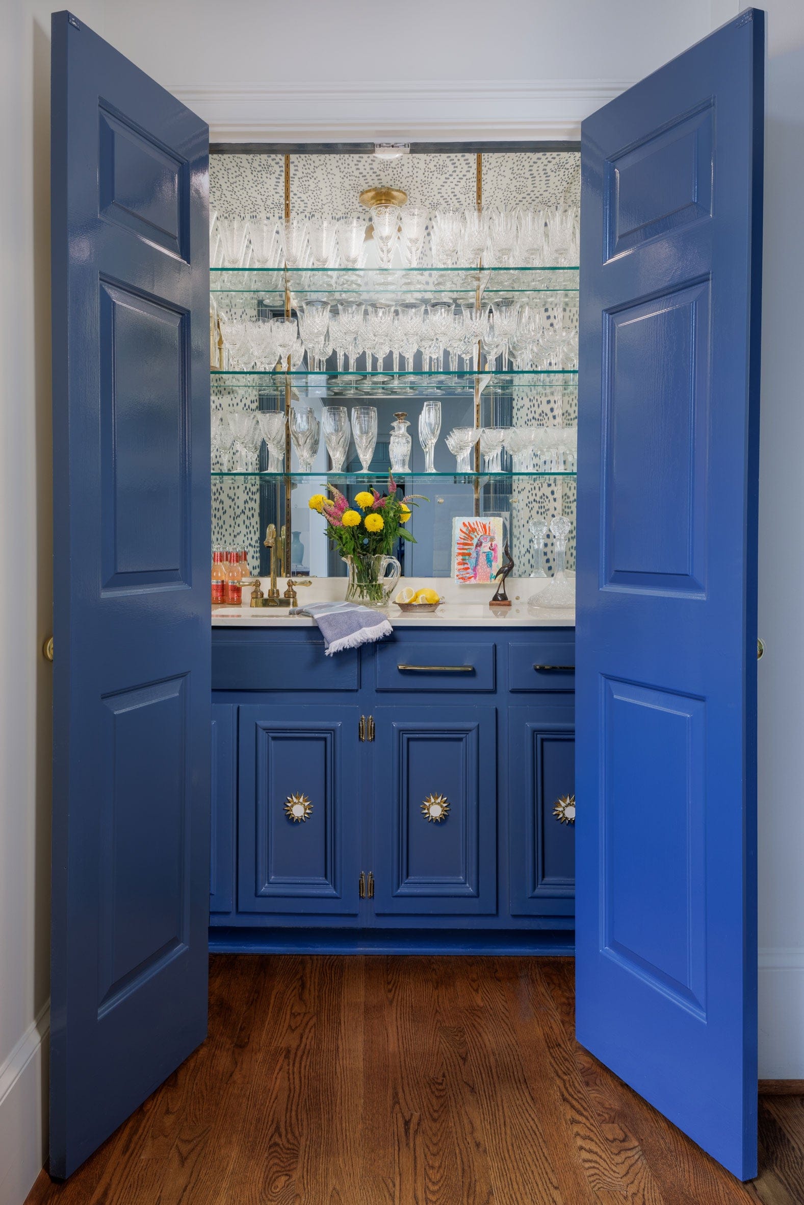 Interior by Whitney Durham Interiors. Photography by Lauren Chambers. Whitney used our Star Enamel Backplate in Navy and Scallop Enamel Knob in Navy